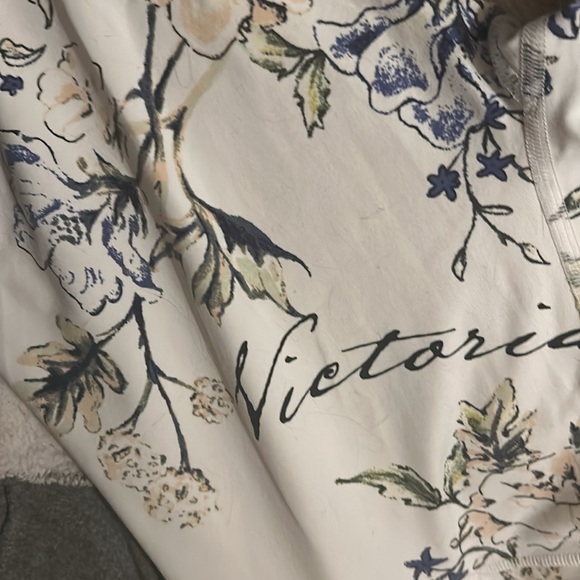 Victoria's Secret Hi waist Knockout Floral Leggings Size M - Picture 9 of 10